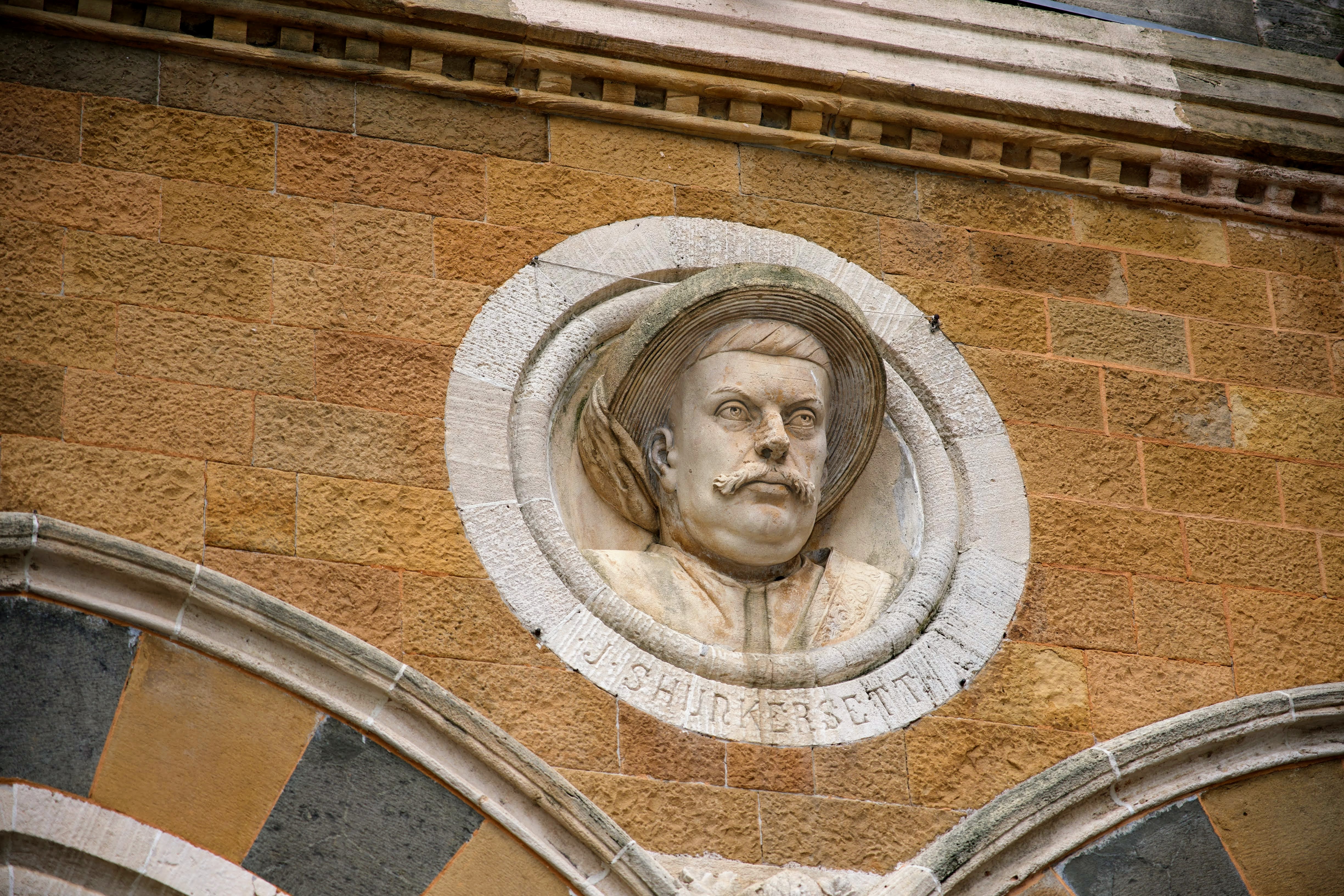 The J. Shunkersett medallion bust on the CSMT (Boribunder) station facade